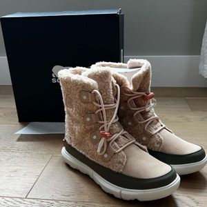 Sorel explorer cozy boot NWT
